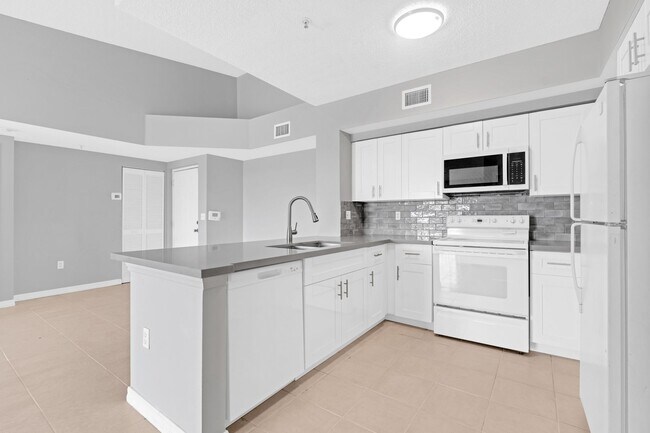 Primary Photo - Modern Living in Miramar – 2 Bed/2 Bath Co...