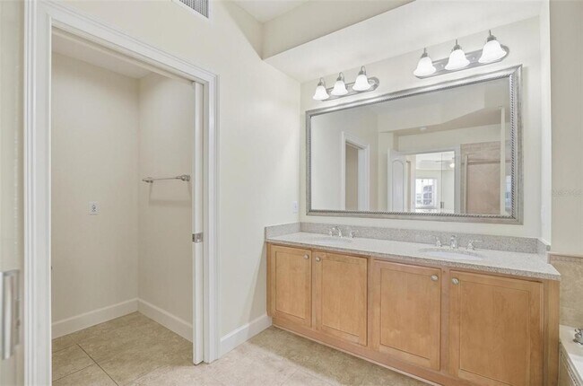 Building Photo - 102 Yacht Harbor Dr