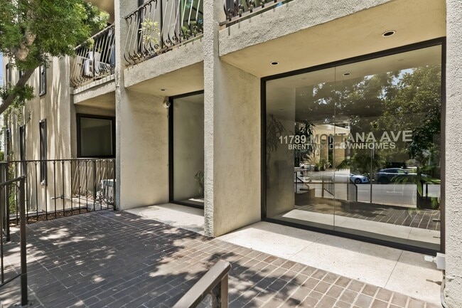 Building Photo - 11789 Montana Ave