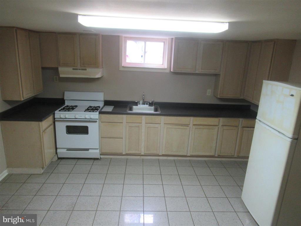 Kitchen - 3811 Mayberry Ave