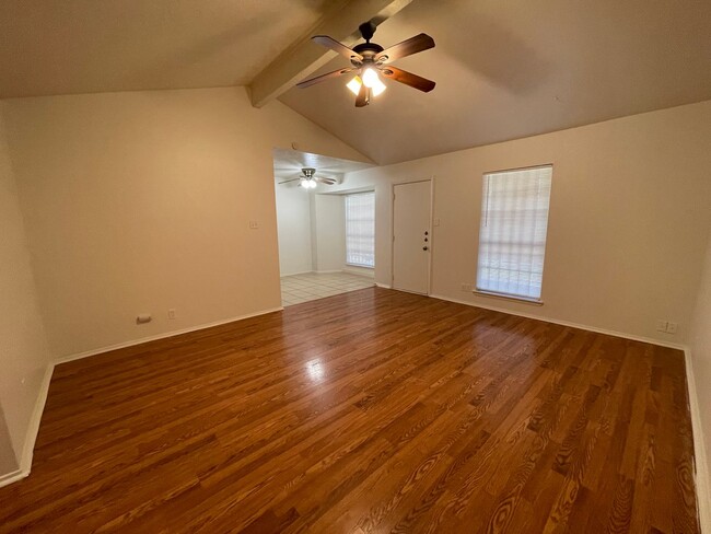 Building Photo - Move in Ready with Views of Boggy Creek Gr...