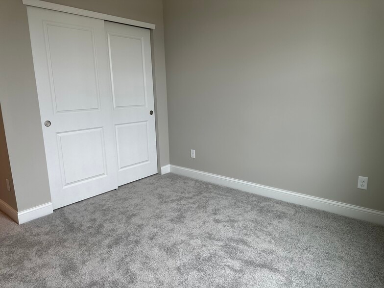 Building Photo - 1254 Fairstone Dr