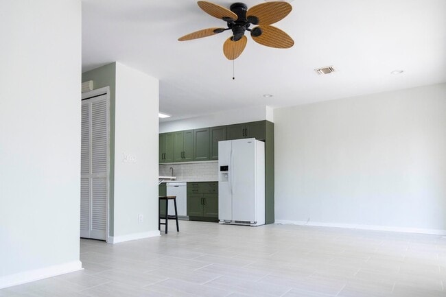 Building Photo - 2936 Florida Blvd