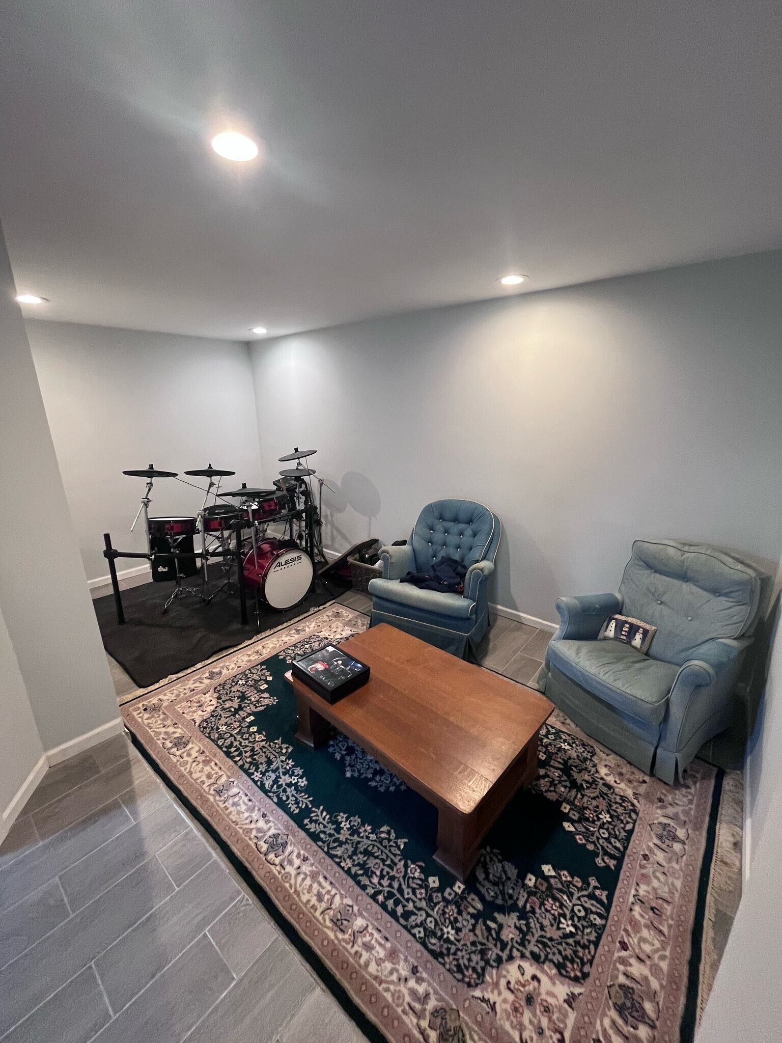 Building Photo - 522 Newton Ave N