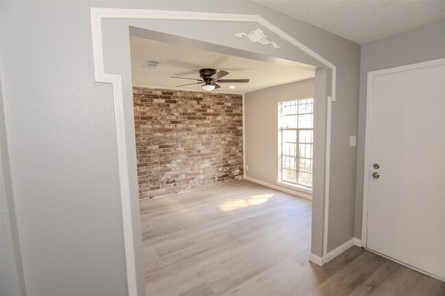 Building Photo - 15259 Buckle Ln