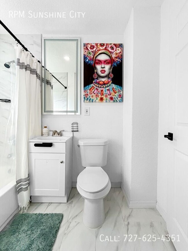 Building Photo - 908 E Cayuga St