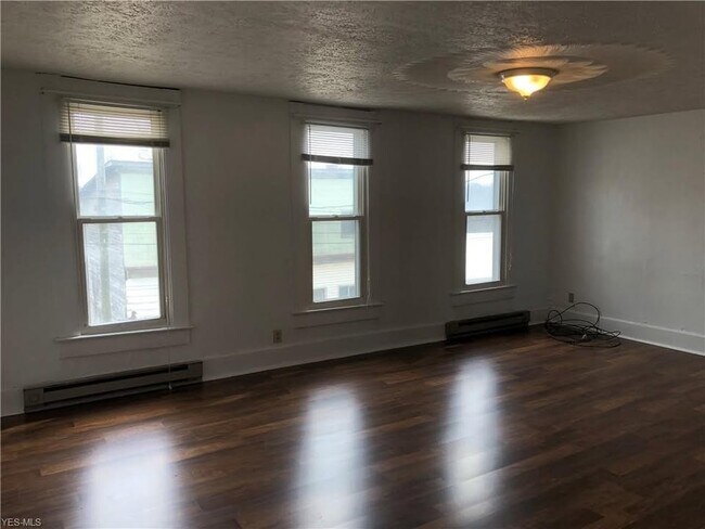 Building Photo - 308 S Jefferson St