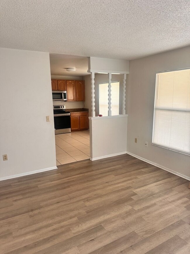 Building Photo - 2/2 Duplex next door to Baldwin Park