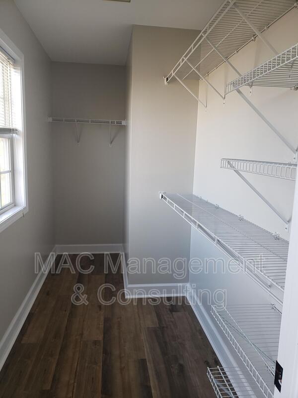 Building Photo - 1028 Nottingham Dr