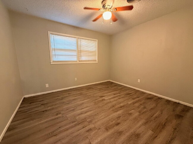 Building Photo - "Charming 3-Bedroom Home with 2 Full Baths in Lubbock – Your Perfect 1,380 Sq. Ft. Retreat!"