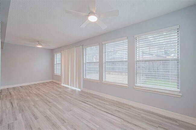 Building Photo - 2115 Streamcrest Ln