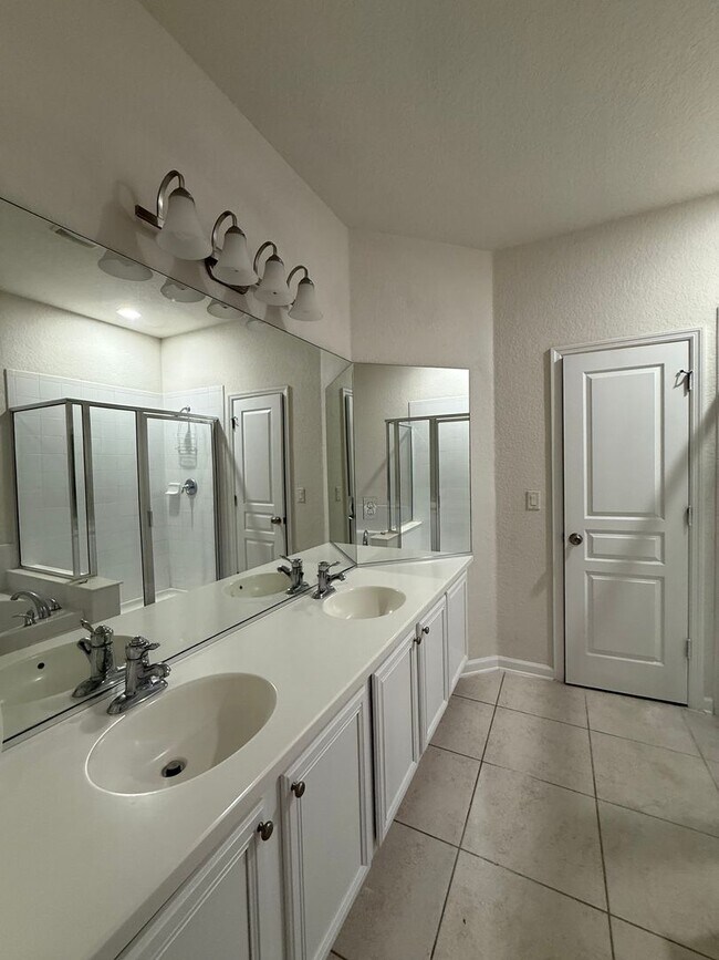 Building Photo - Come View This Amazing 3 Bed 2 Bath Single...