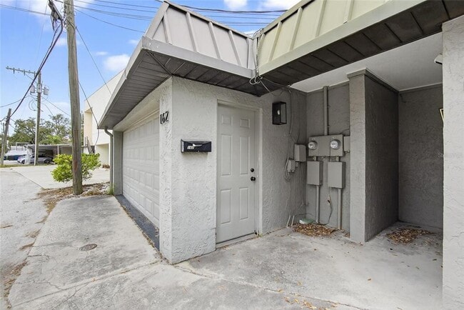 Building Photo - 162 E Davis Blvd