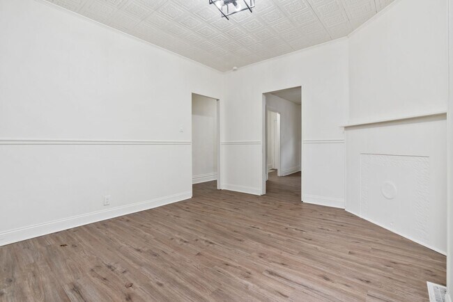 Building Photo - 4 bed 1.5 bath - completely updated, central air, patio.  Great location