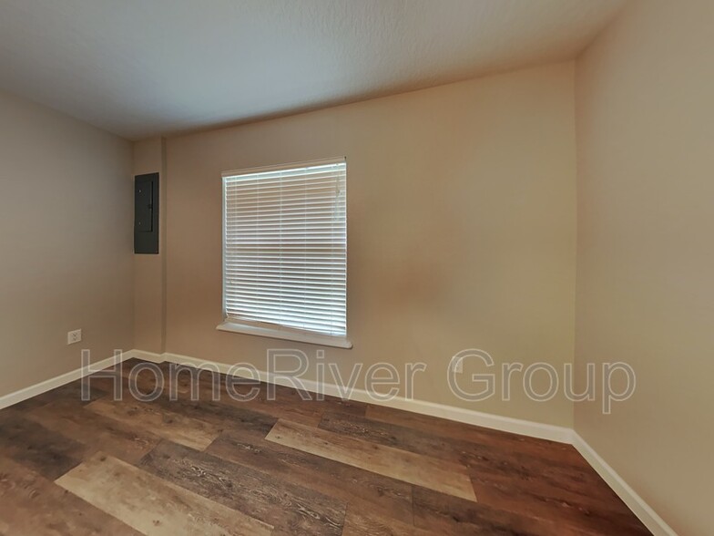 Building Photo - 915 Marlboro Dr