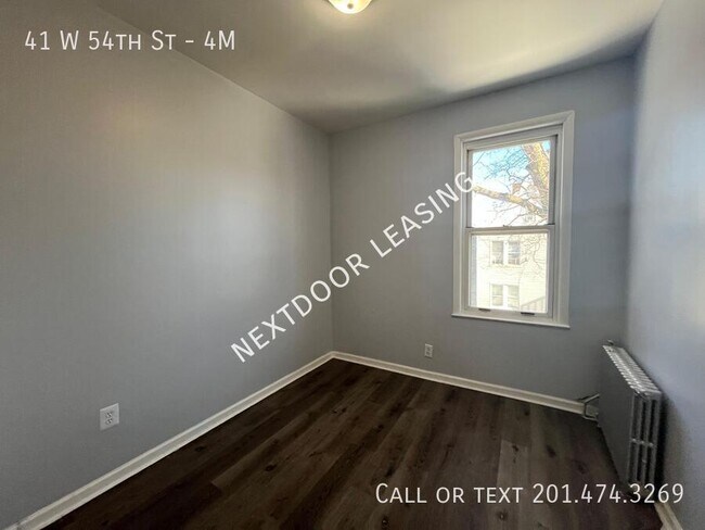 Building Photo - 41 W 54th St