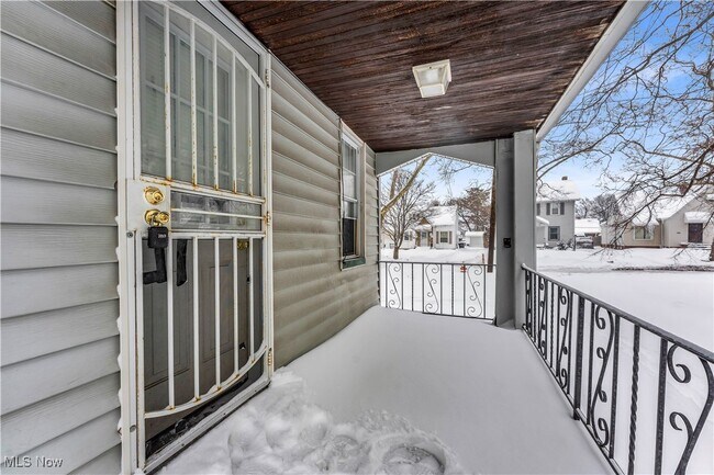 Building Photo - 15602 Walden Ave