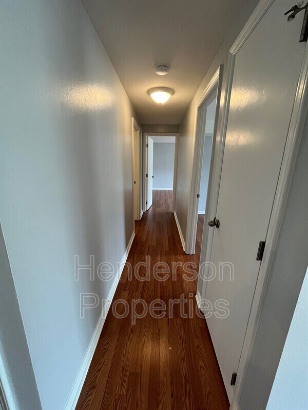 Building Photo - 9501 Shannon Green Dr