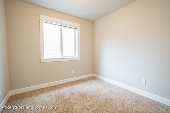 Building Photo - ADS457