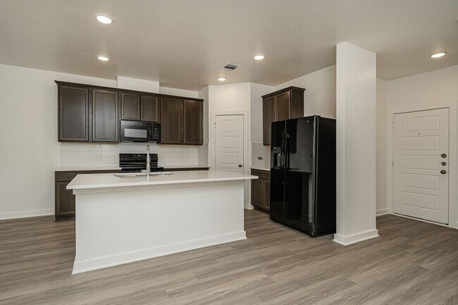 Building Photo - 8461 Adelaide Dr