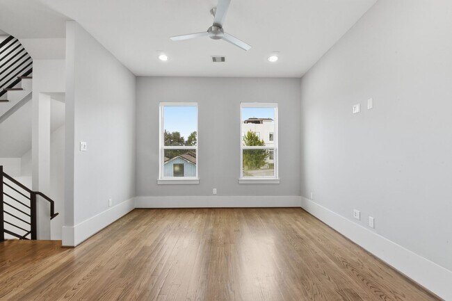 Building Photo - Rooftop Deck with Downtown Views in Sawyer Heights