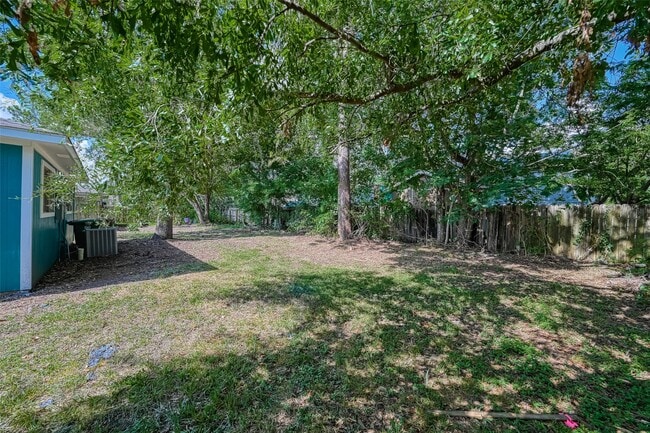 Building Photo - 8623 Valley Forest Dr