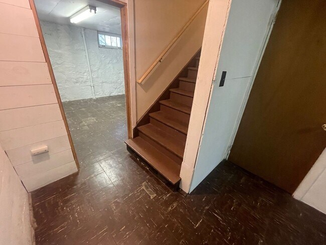 Building Photo - Beautiful 4 Bedroom Home - Free August Rent!!