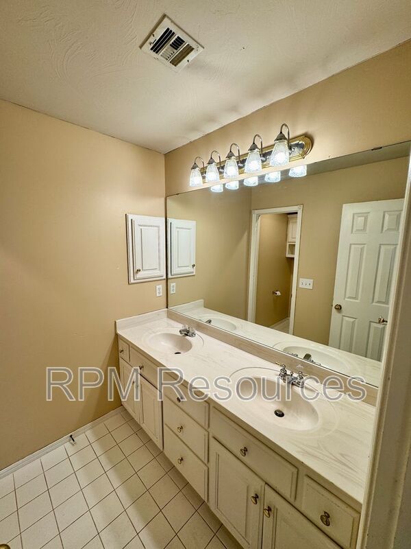 Building Photo - 8413 NW 77th St