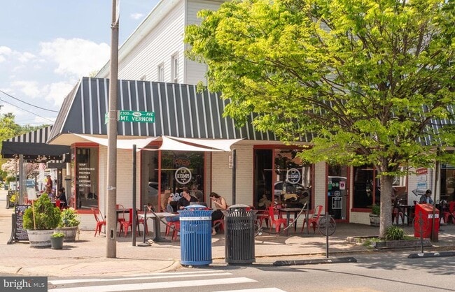 Building Photo - 340 Wesmond Dr