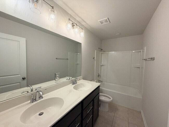 Building Photo - 5879 Wheeler Ridge Rd