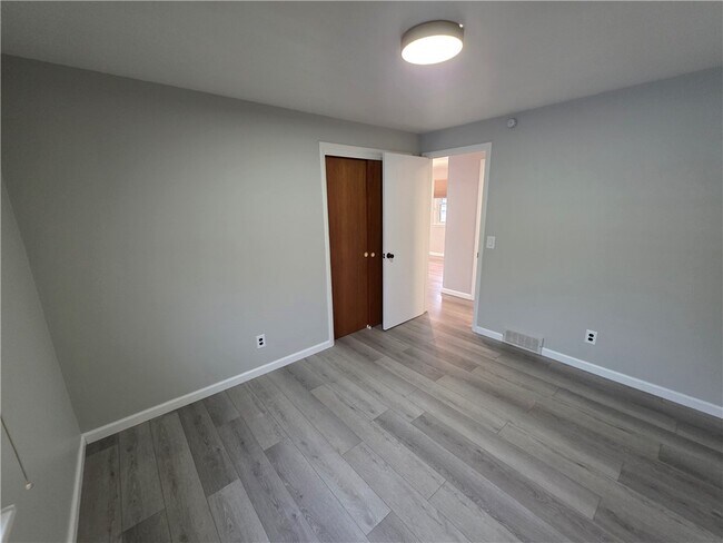 Building Photo - 2938 Lyell Rd