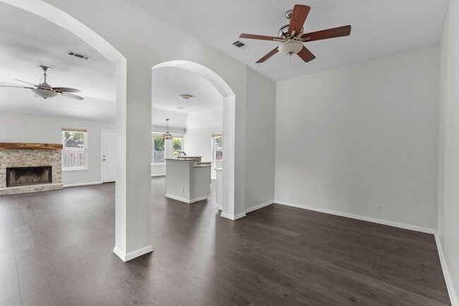 Building Photo - 13213 Villa Park Dr