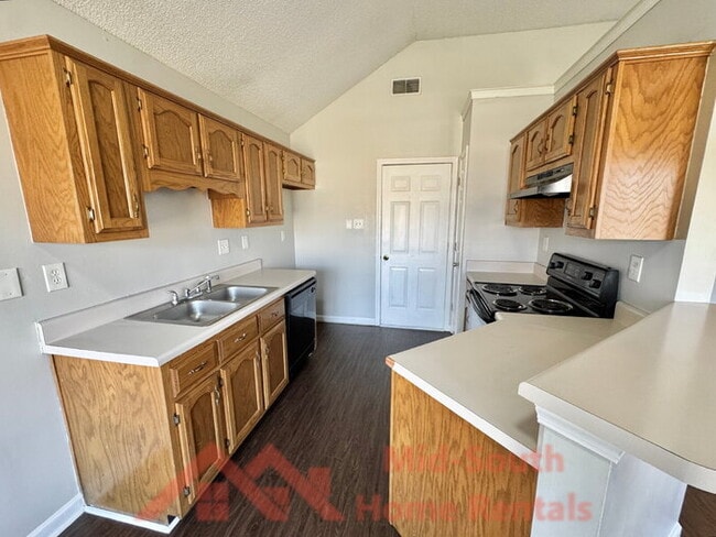 Building Photo - 6416 Valley Oak Dr