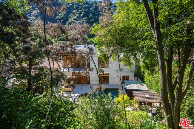 Building Photo - 3600 Mandeville Canyon Rd