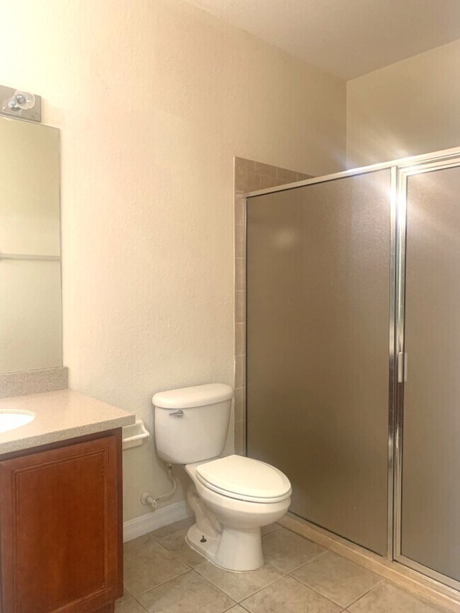 Building Photo - GATED COMMUNITY WITH COMMUNITY POOL