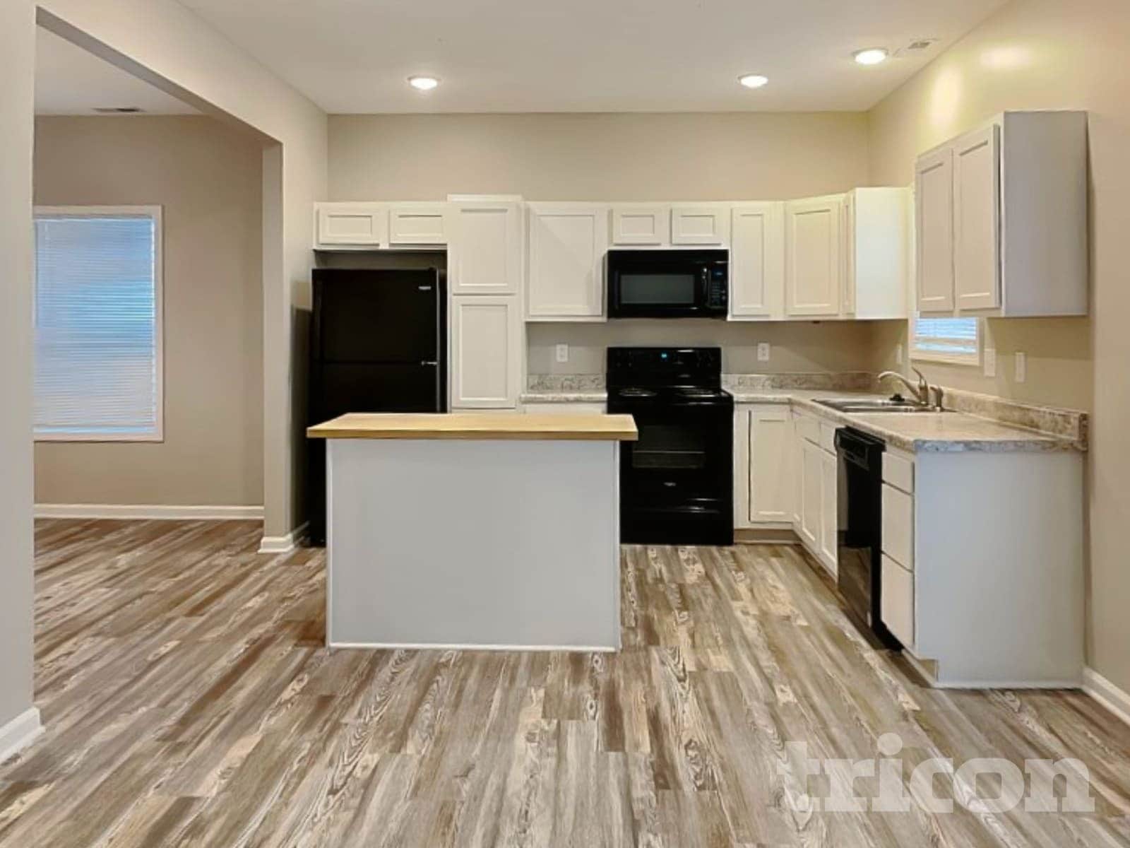 Building Photo - 1096 Tomahawk Pl