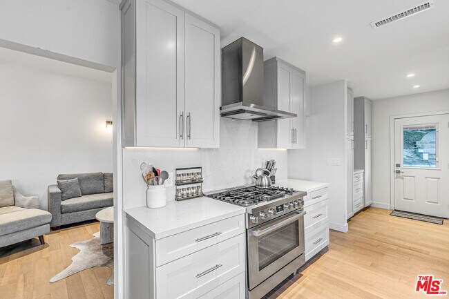 Building Photo - 3935 Kentucky Dr