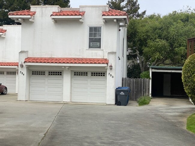 Building Photo - 790 Lighthouse Ave