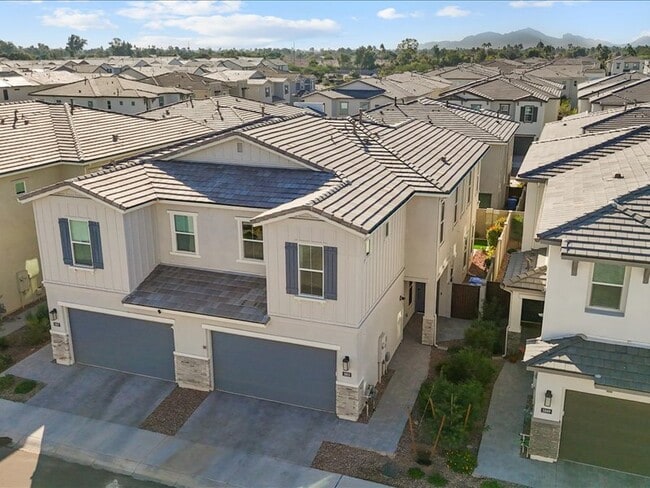 Building Photo - 5053 E Anderson Dr