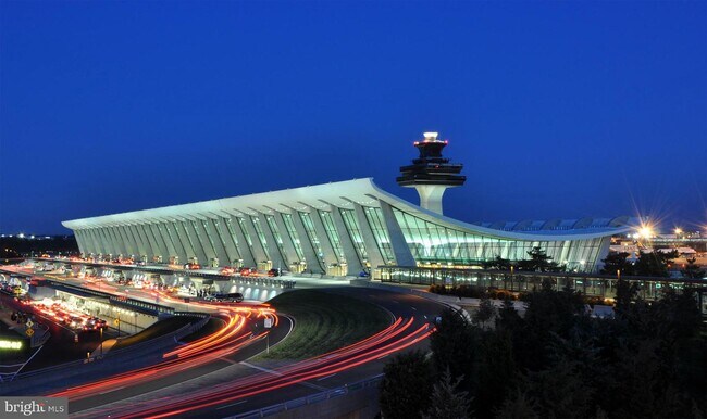Building Photo - 43840 Hickory Corner Terrace