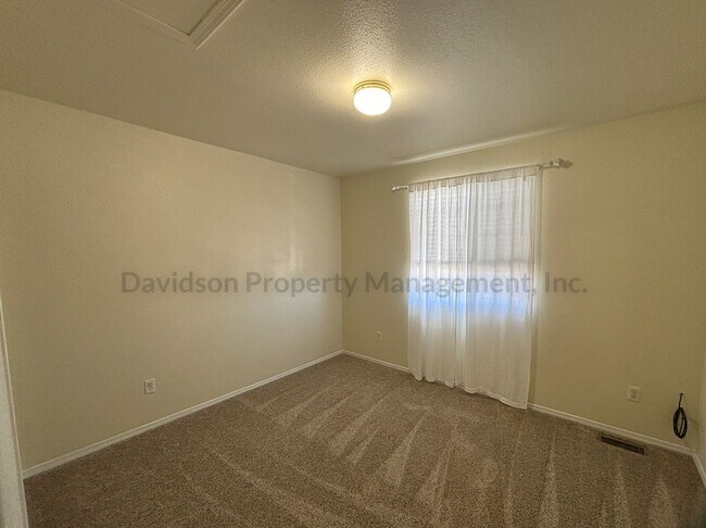 Building Photo - 1045 Lords Hill Dr