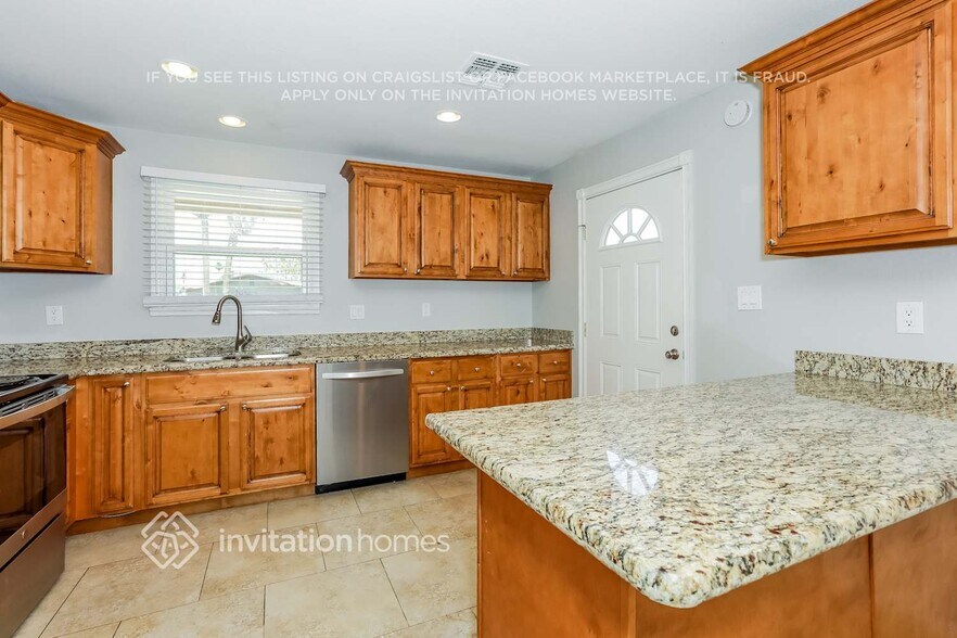 Building Photo - 200 N Miller St