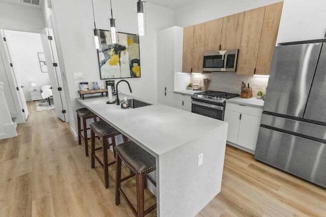 Building Photo - 6740 Peerless St