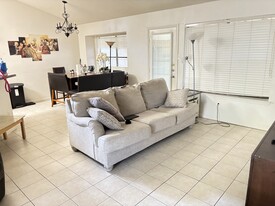 Building Photo - 1605 Texas Oak Way