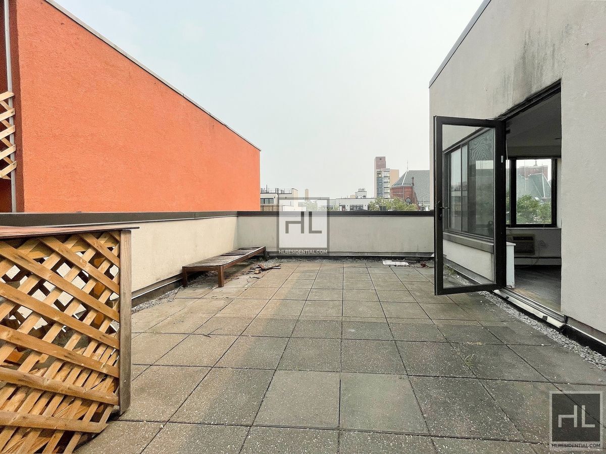 Building Photo - METROPOLITAN AVENUE