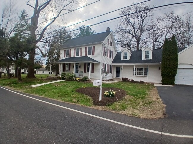 Building Photo - SPACIOUS RENOVATED FARMHOUSE AVAIL. FOR RENT!