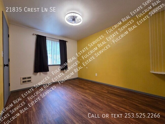 Building Photo - 21835 Crest Ln SE