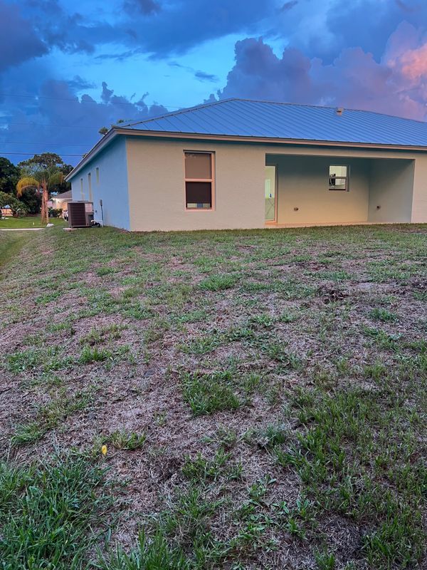 Building Photo - 5915 Seagrape Dr