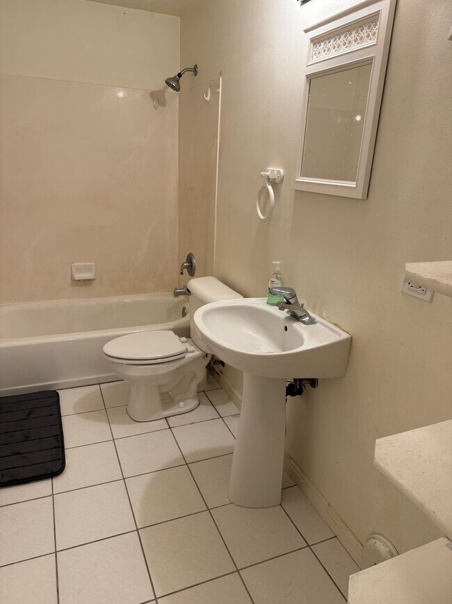 Building Photo - Beautiful home with 2 car garage, large back deck and central air