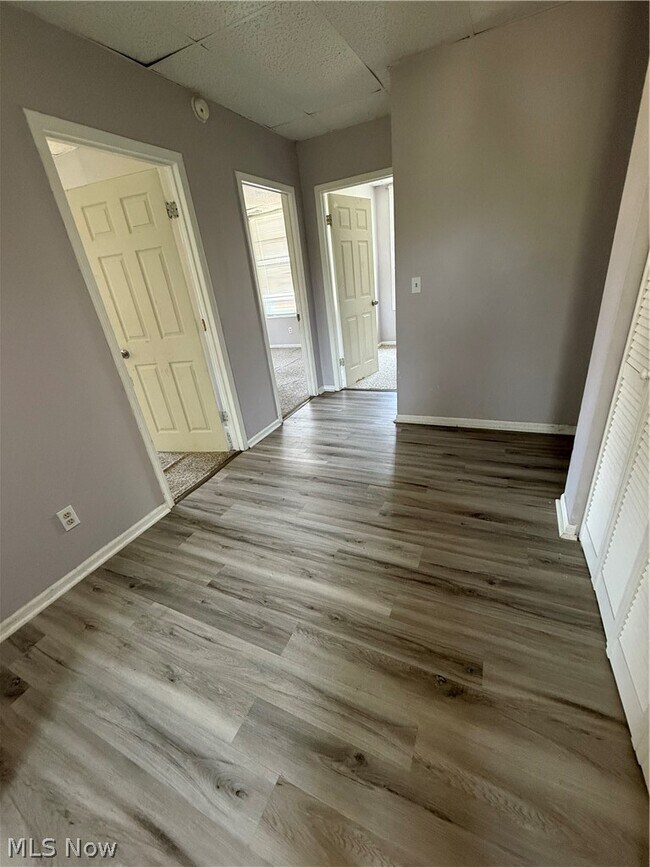 Building Photo - 1108 River Dr